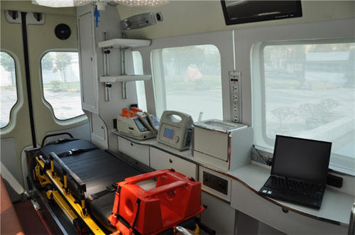 高邮市救护车内部